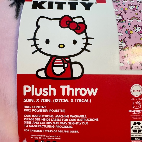 Hello Kitty Pink & White Throw Blanket w/ Whimsical Rainbows Unicorn Design BNWT - Picture 3 of 9